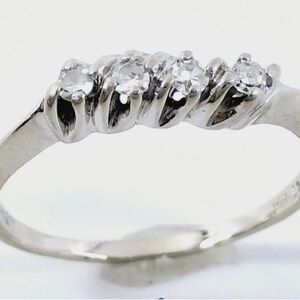 Vintage Elegant 14k gold with natural Diamond Ring